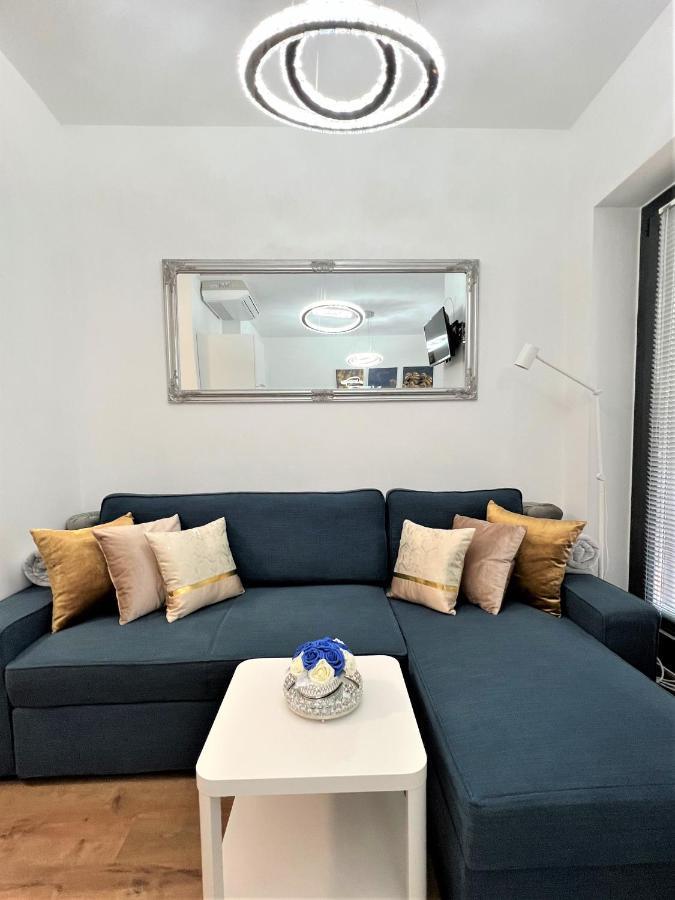 Luxe Central Studio With Pool, Parking & Ac Budapest Eksteriør billede