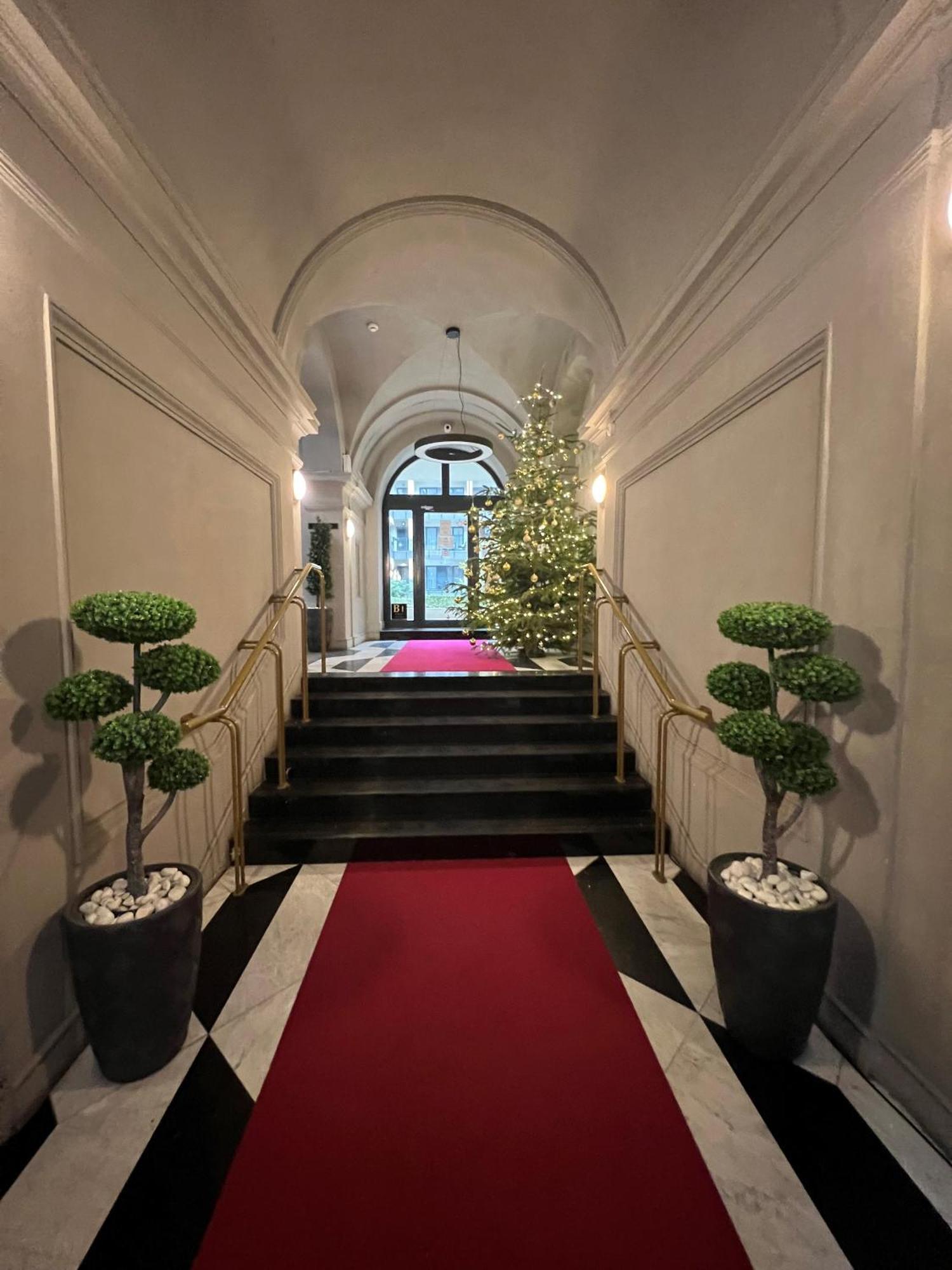 Luxe Central Studio With Pool, Parking & Ac Budapest Eksteriør billede
