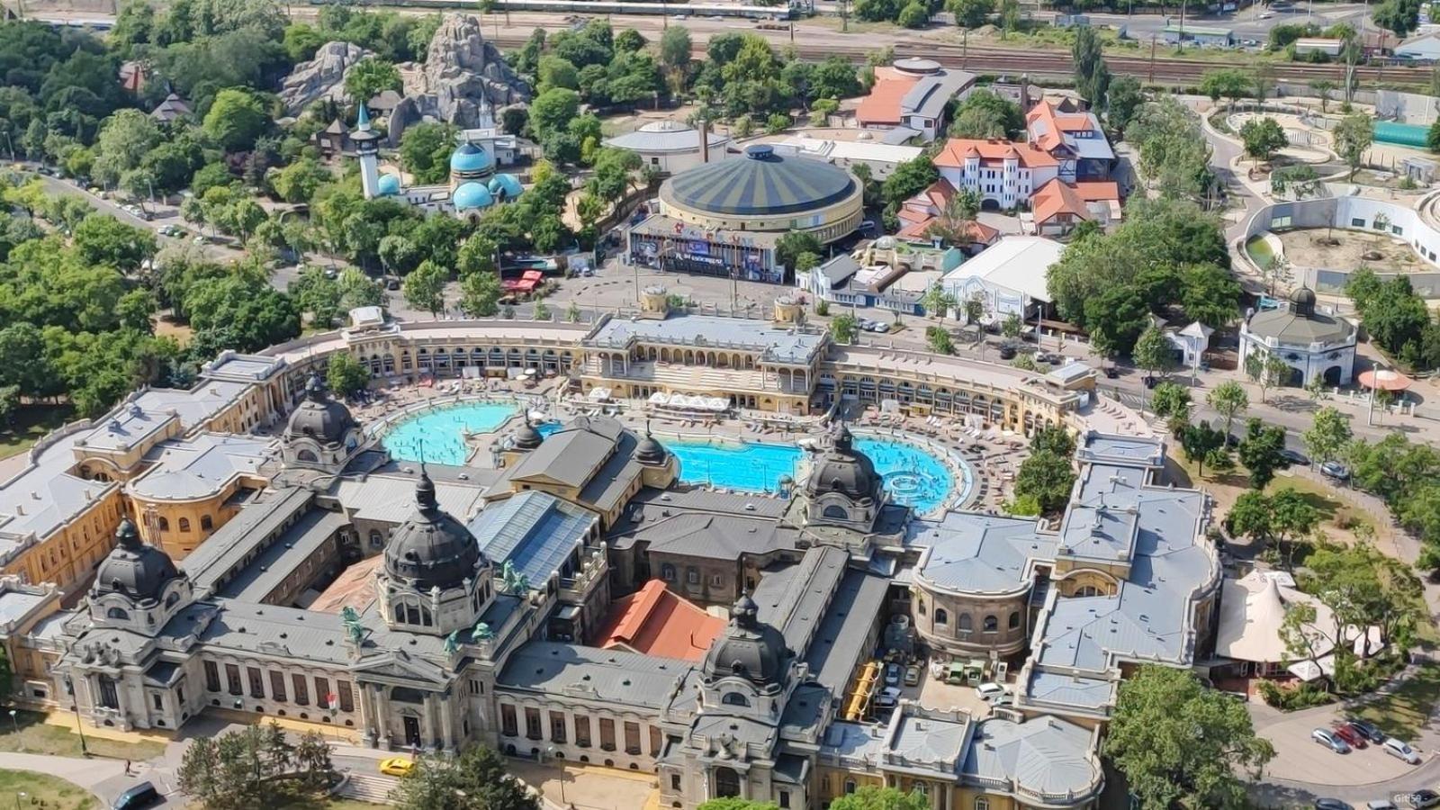 Luxe Central Studio With Pool, Parking & Ac Budapest Eksteriør billede