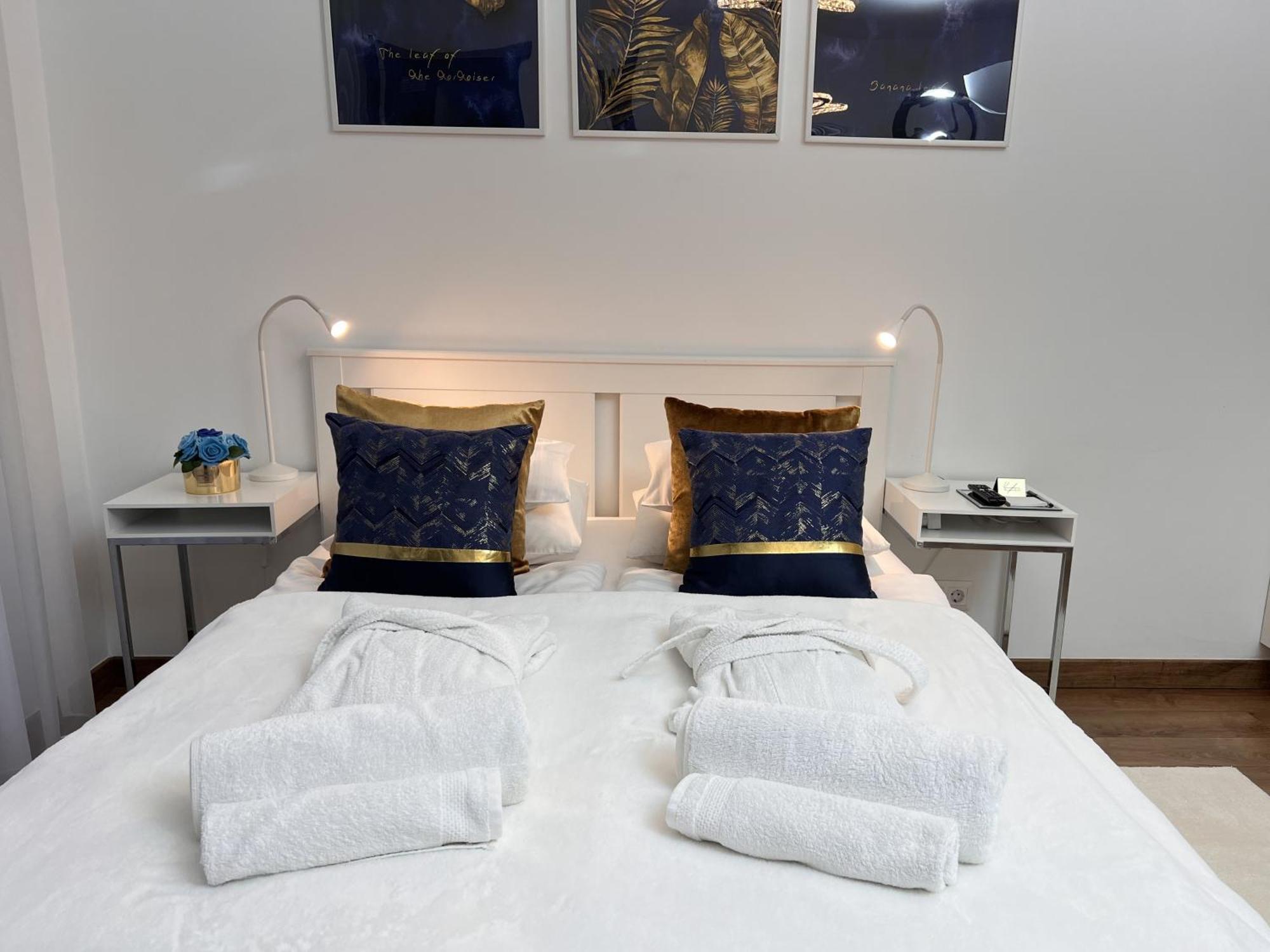 Luxe Central Studio With Pool, Parking & Ac Budapest Eksteriør billede
