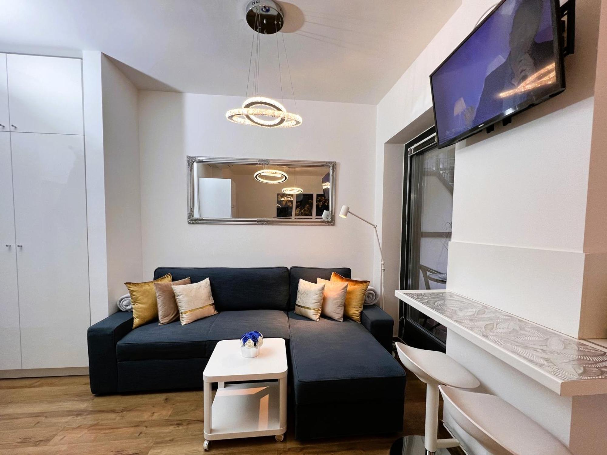 Luxe Central Studio With Pool, Parking & Ac Budapest Eksteriør billede