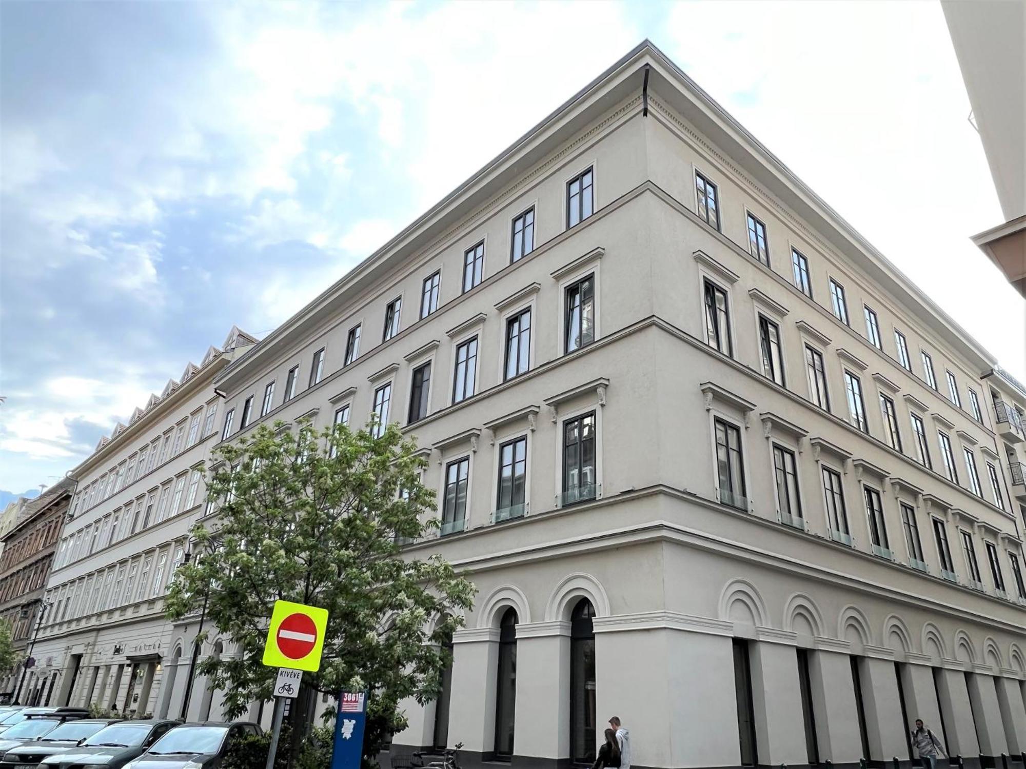 Luxe Central Studio With Pool, Parking & Ac Budapest Eksteriør billede