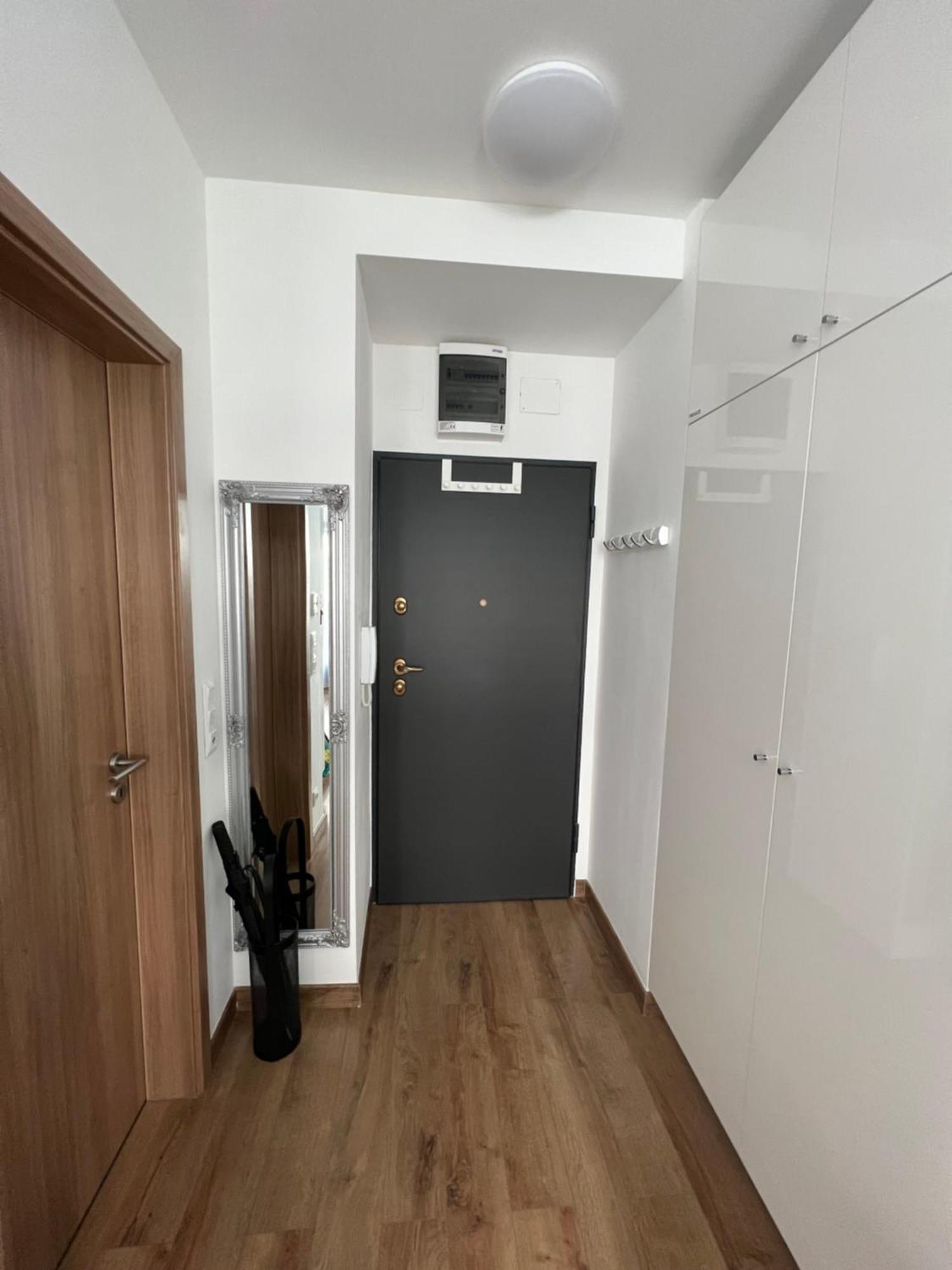 Luxe Central Studio With Pool, Parking & Ac Budapest Eksteriør billede