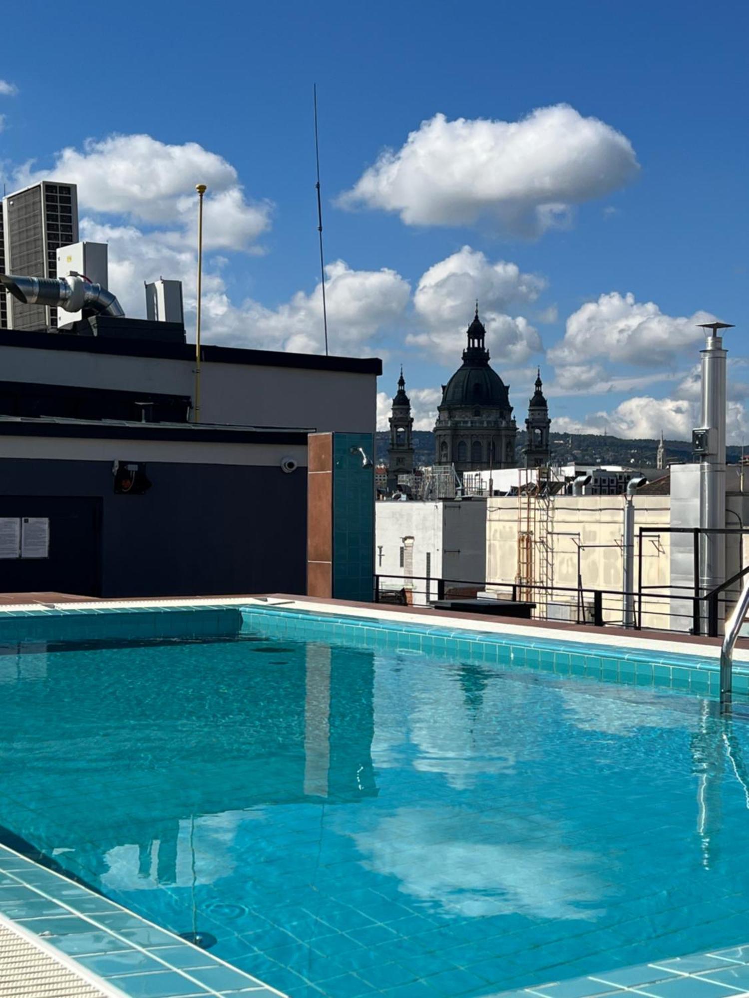 Luxe Central Studio With Pool, Parking & Ac Budapest Eksteriør billede