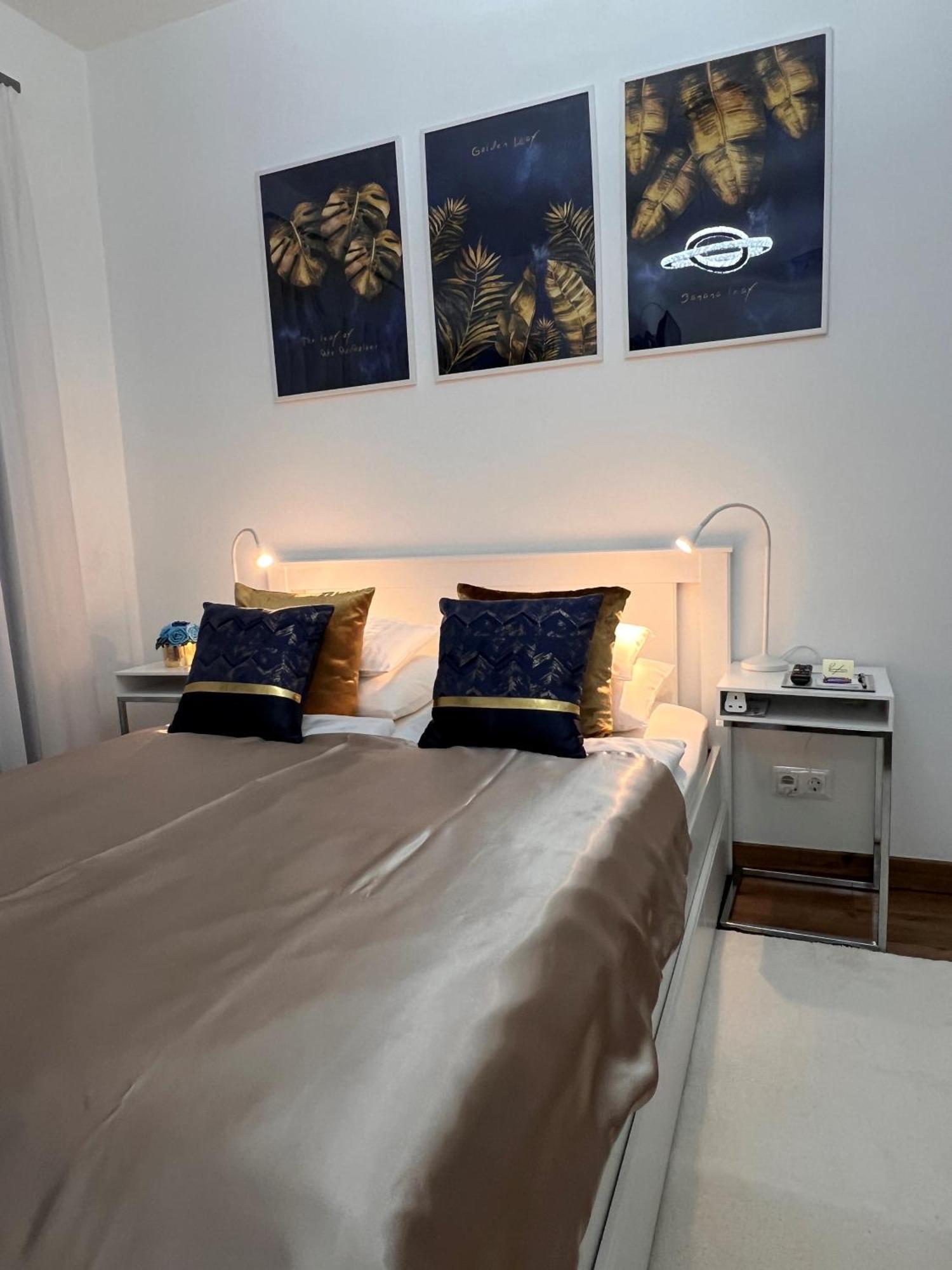 Luxe Central Studio With Pool, Parking & Ac Budapest Eksteriør billede
